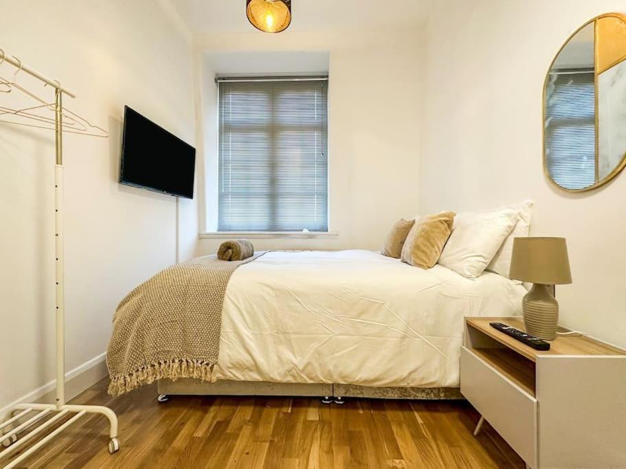 Newly Refurbished Luxury 3 Bedroom Apartment Лондон Екстериор снимка